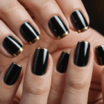 apprenez à réaliser facilement une french manucure élégante en noir et or grâce à nos conseils et astuces pour un résultat chic et tendance.